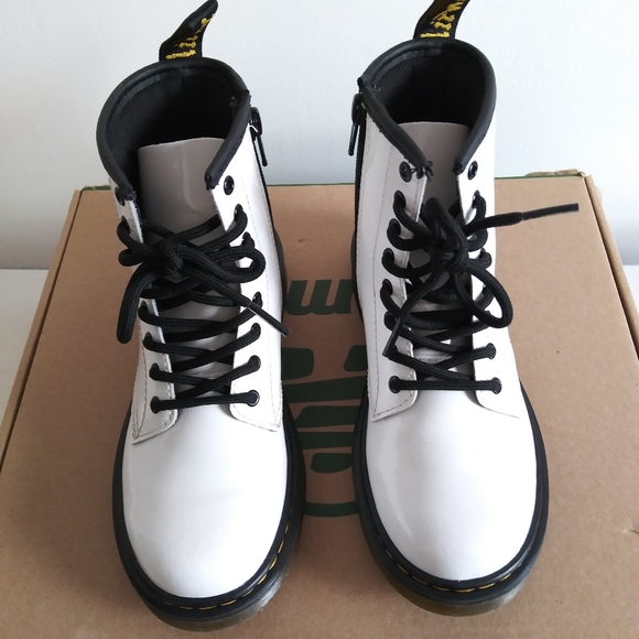 Doc Martens Air Wair Size 2 kids - Picture 2 of 7